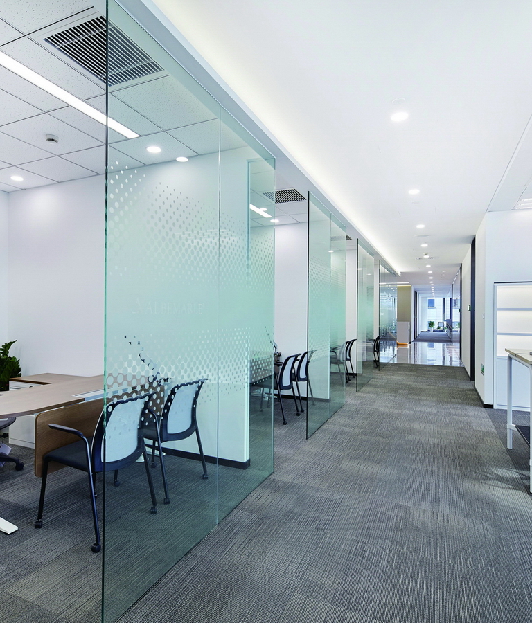 雅?；まk公室裝修-辦公區(qū)玻璃隔斷-pc